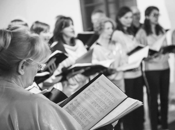 il coro Nuovo AuricoraleVivaVoce durante un concerto